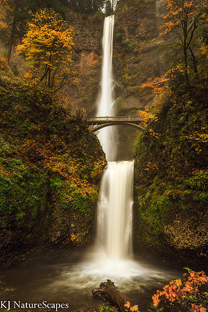 Autumn at Multnomah Falls