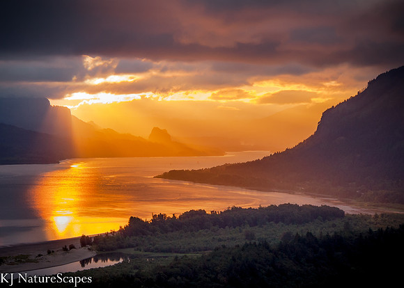 Sunrise on Rooster Rock from Vista House