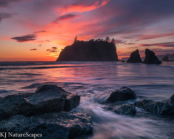 Beautiful Pink Sunset at Ruby Beach