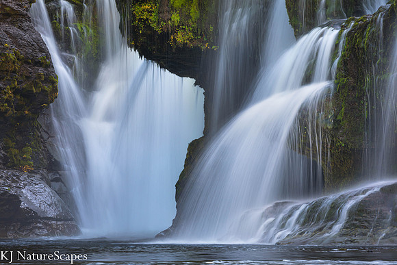Closeup of Lower Lewis River Falls