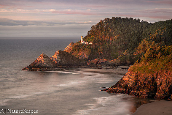 The Sun sets at Heceta Head Lighthouse